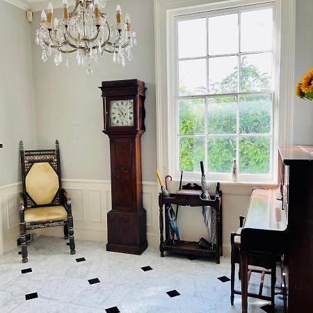 Beautiful Private 2 Bedroom Suite In Mansion Home With Free Parking Hove Esterno foto