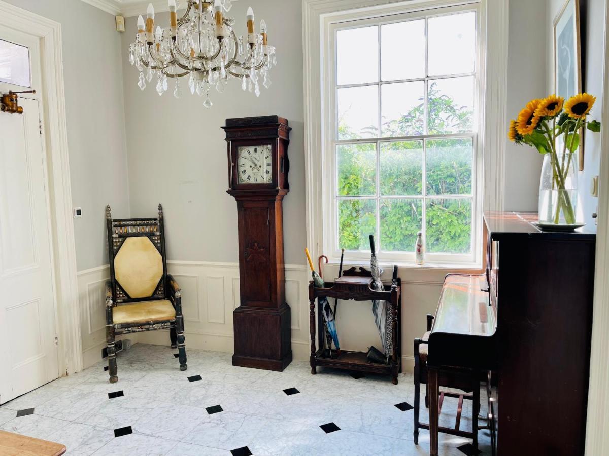 Beautiful Private 2 Bedroom Suite In Mansion Home With Free Parking Hove Esterno foto