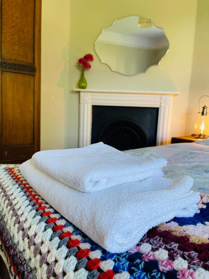Beautiful Private 2 Bedroom Suite In Mansion Home With Free Parking Hove Esterno foto