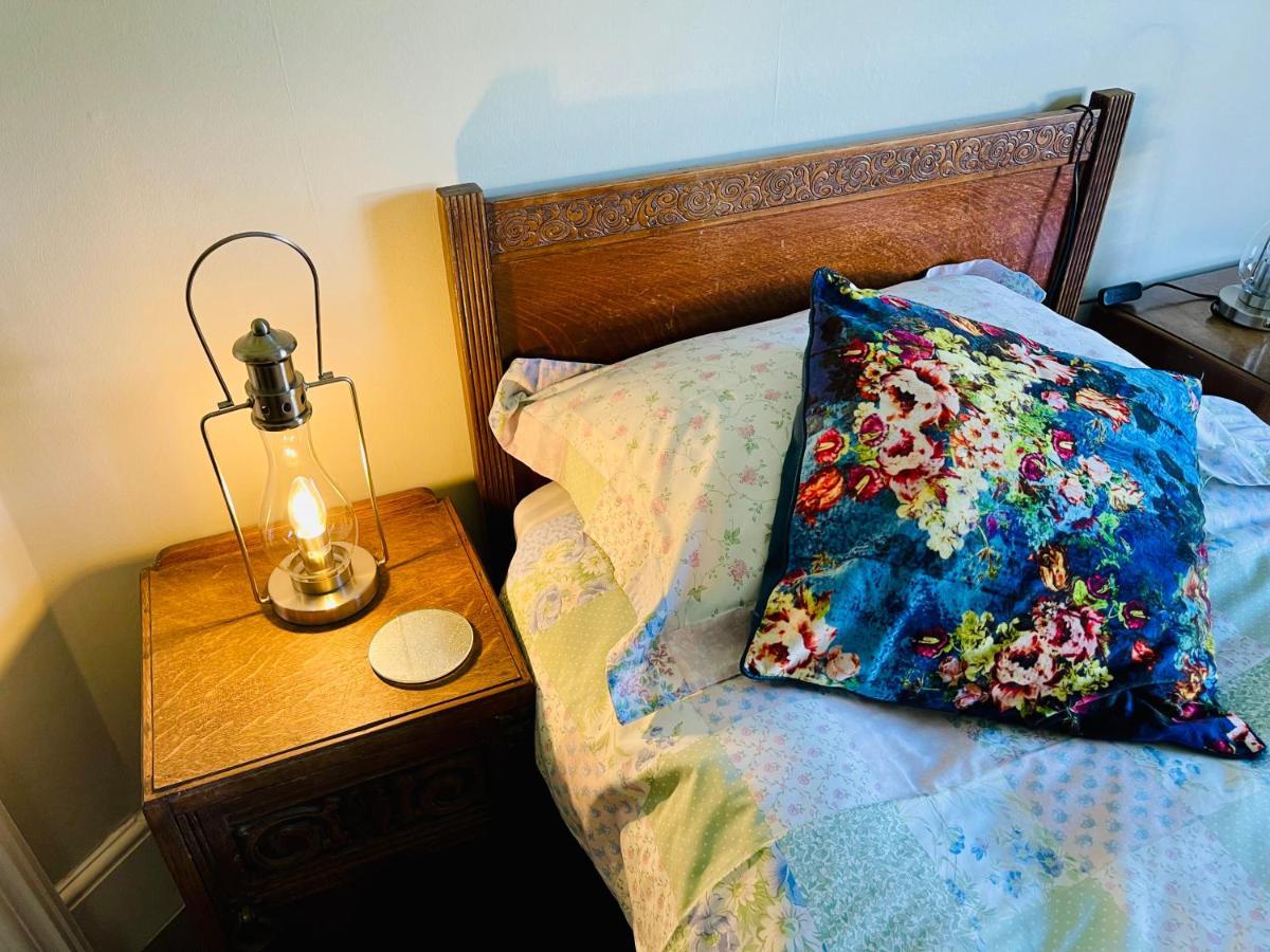 Beautiful Private 2 Bedroom Suite In Mansion Home With Free Parking Hove Esterno foto