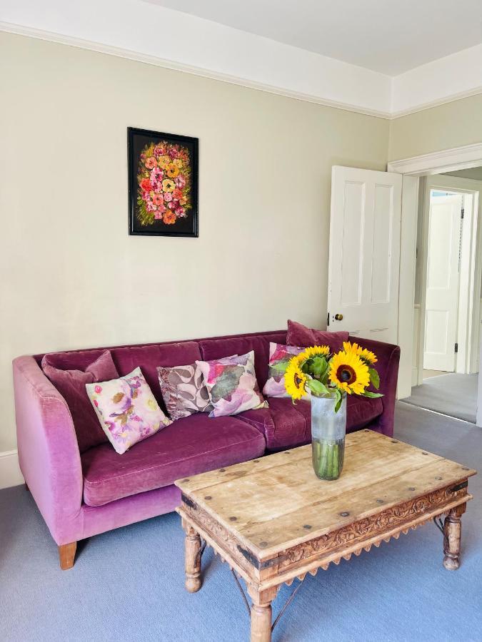 Beautiful Private 2 Bedroom Suite In Mansion Home With Free Parking Hove Esterno foto